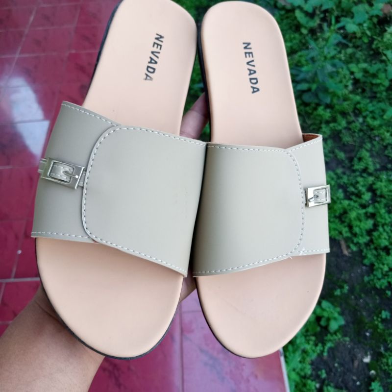 Sandal Sendal Flat Wanita Nevada