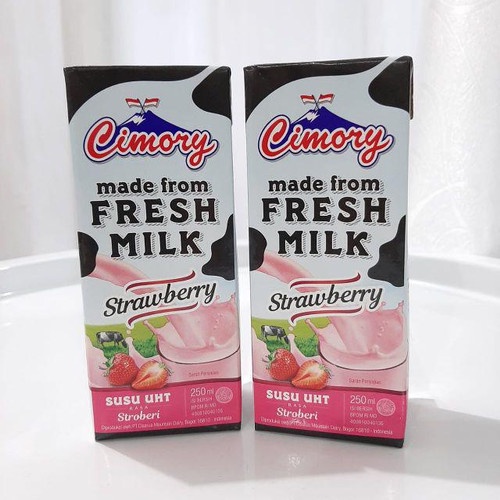 

CIMORY Fresh Milk Susu UHT Strawberry Pack 250ml