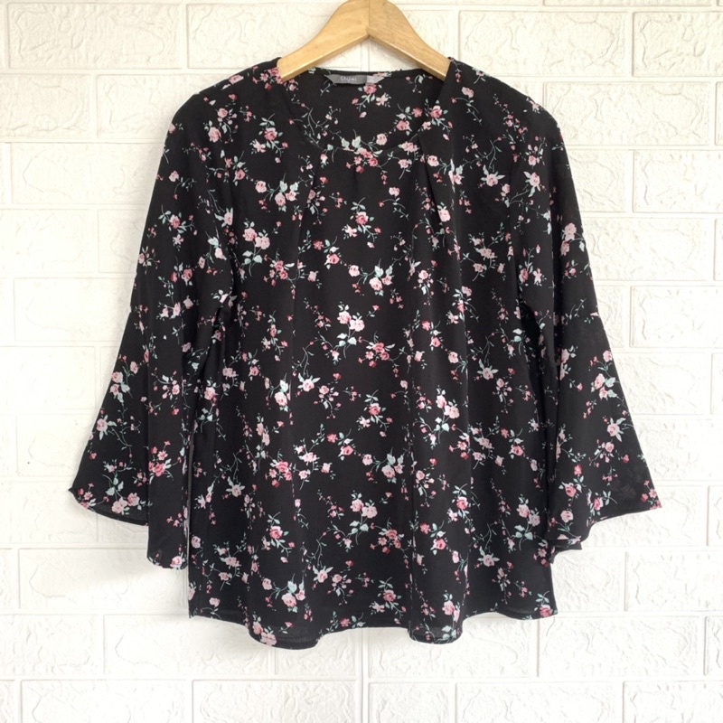 Preloved St Yves Blouse Flower