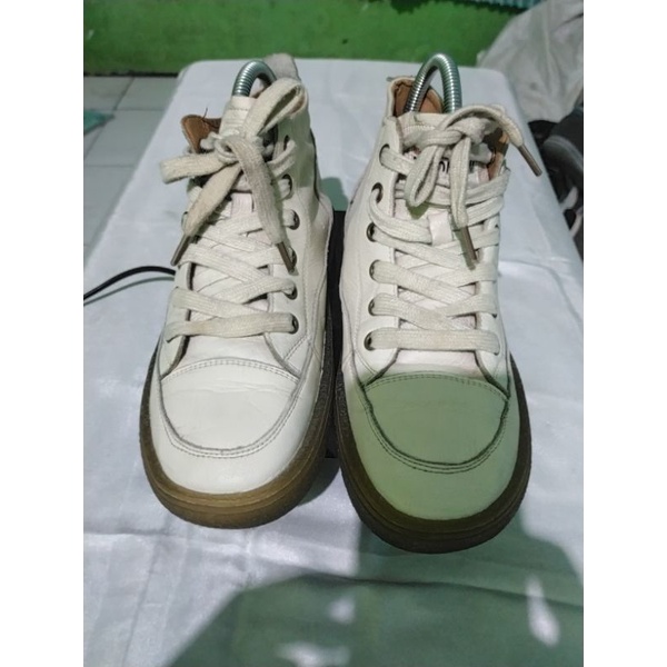sepatu high putih wanita/sepatu tinggi sneakers putih