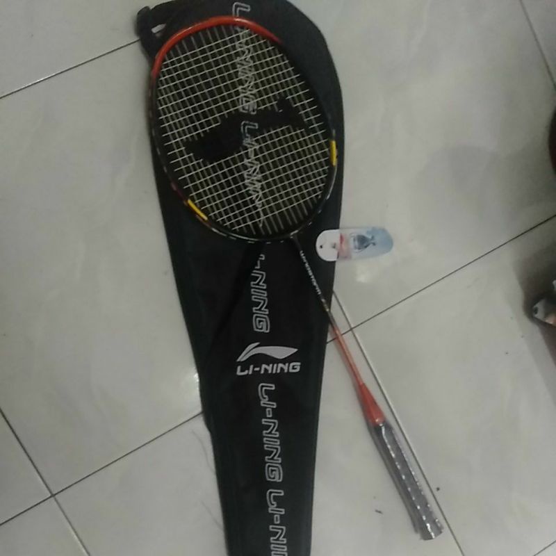 Raket Badminton Lining