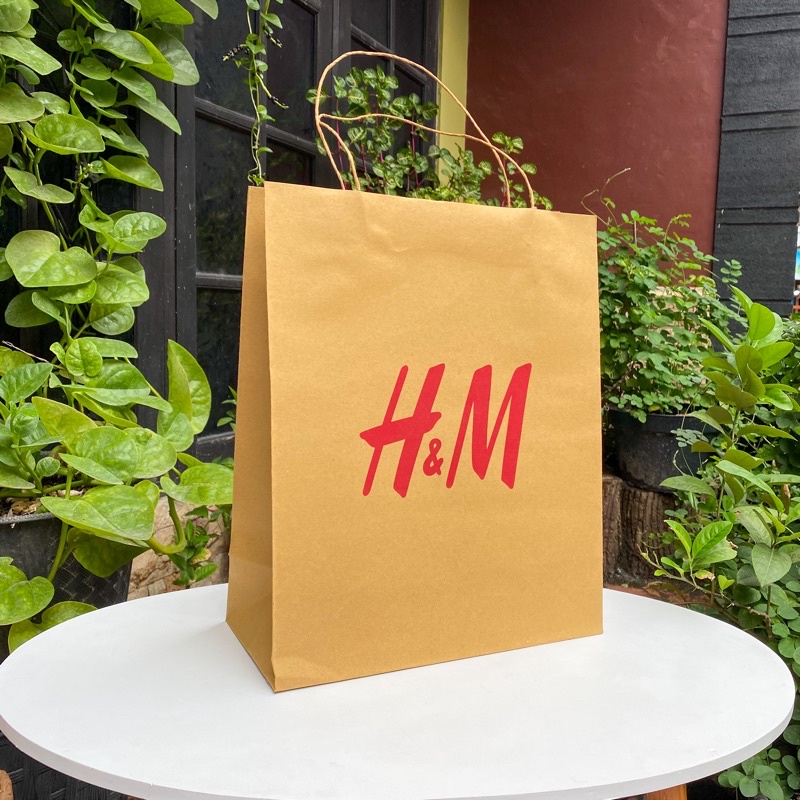 

(3.3) PaperBag H&M P 30CM X L 26CM