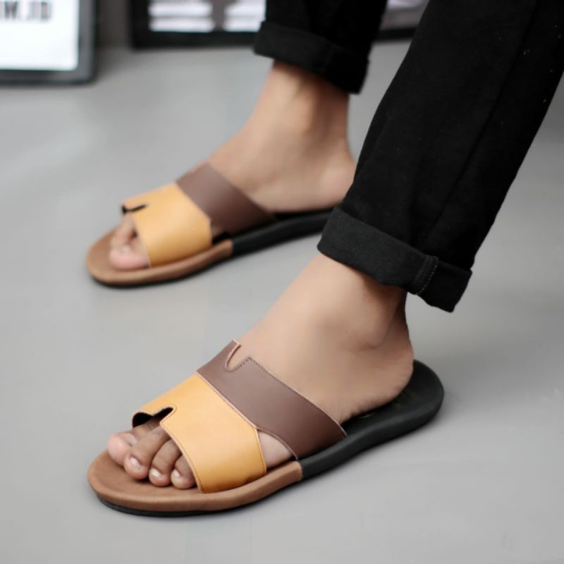 CEVANY COMBI Tan (KULIT ASLI) Sandal Slide Casual Kulit Asli Pria Sendal Selop Santai Twotone