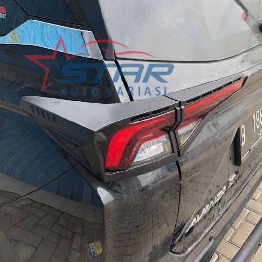 Garnish lampu belakang hitam avanza/Xenia 2022.
