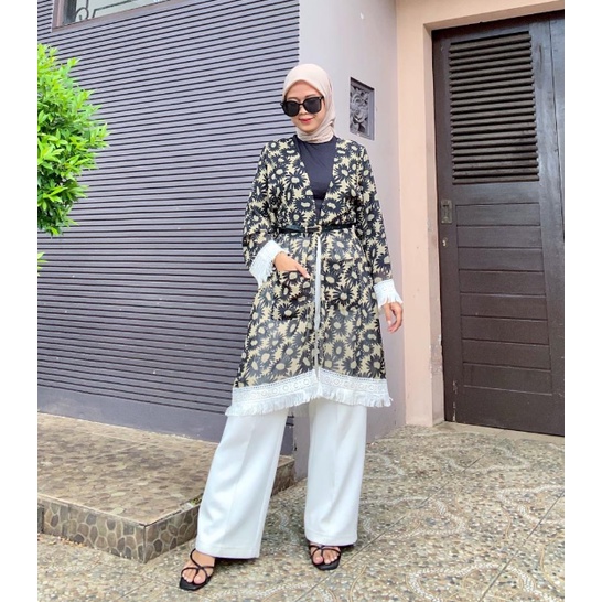 Outer Wanita, Outer Motif, Outer Renda