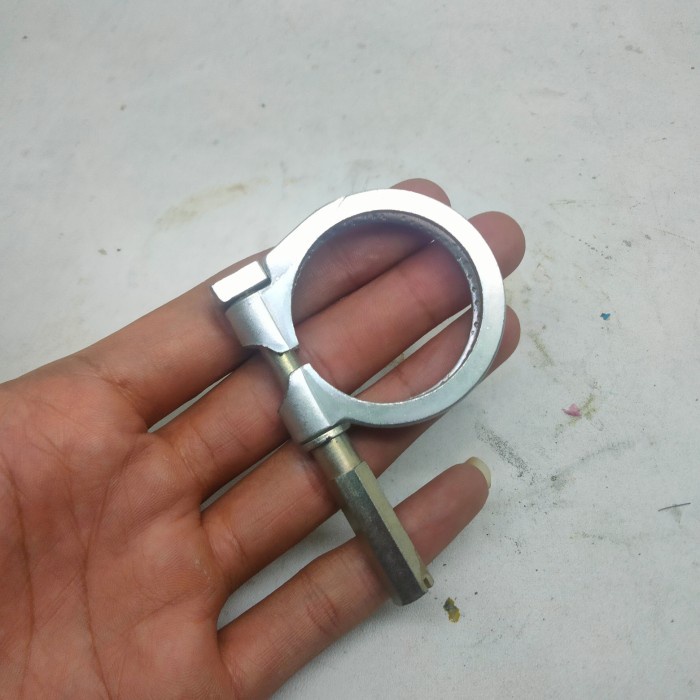 Klem Karburator Vespa Pts 100 Nos.