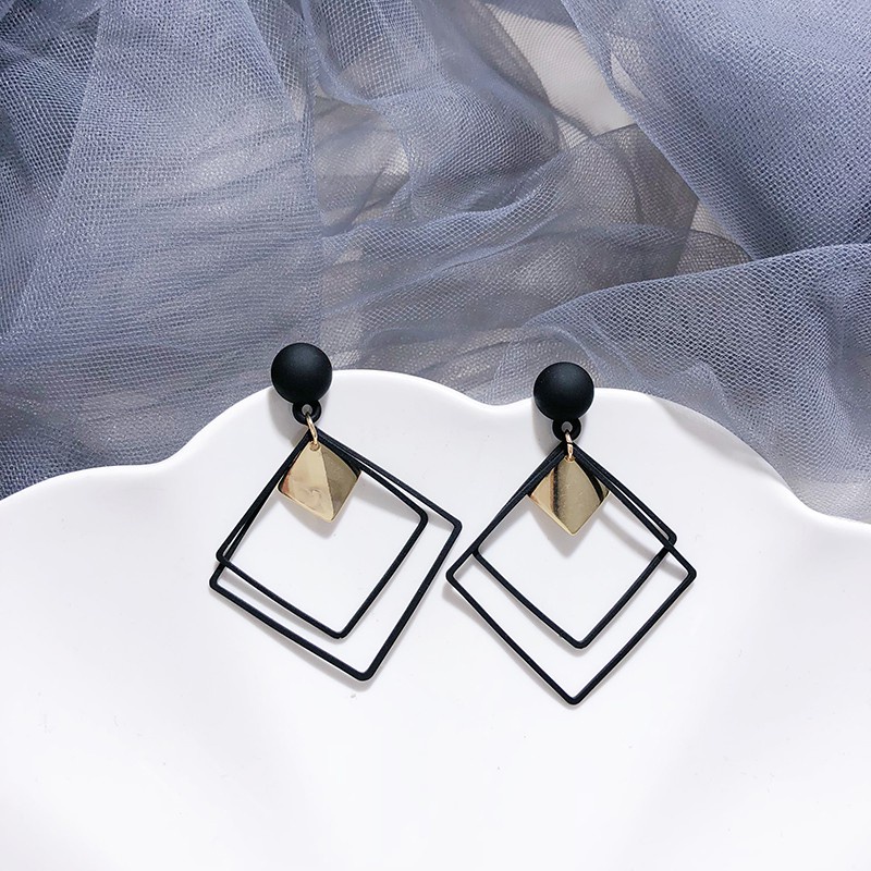 Anting Tusuk Motif Geometri Hias Berlian Imitasi Ala untuk Wanita