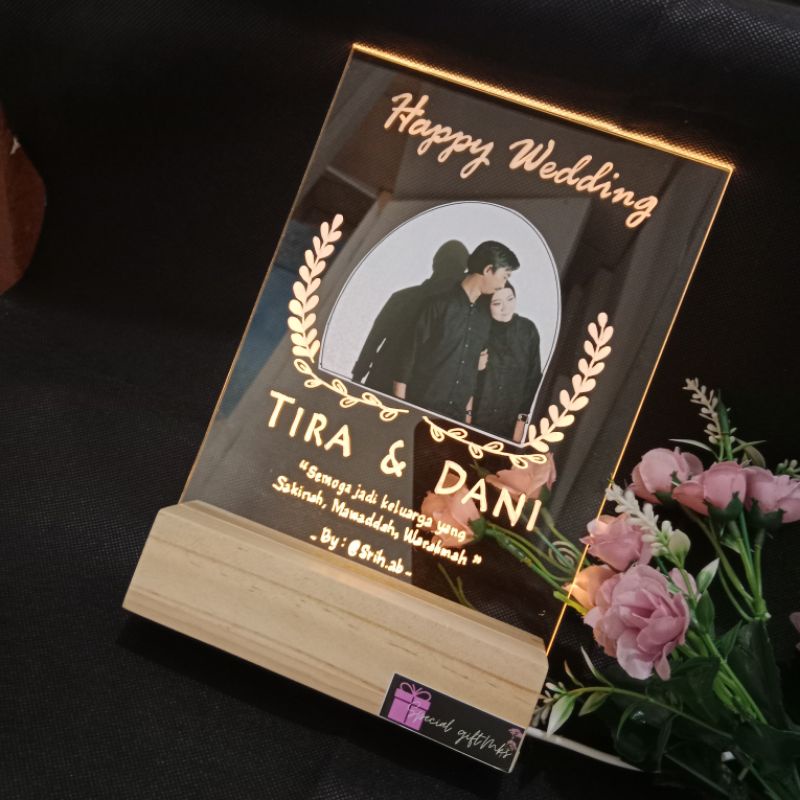 Kado Unik / Akrilik Custom LED, Akrilik Custom murah/kado wisuda, kado ultah dll