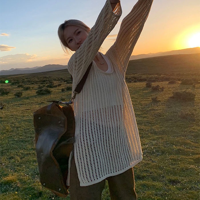 Red Gaya malas Jepang ceruk retro kasual high-end soft waxy hollow lengan panjang rajutan sweater + halter neck vest top