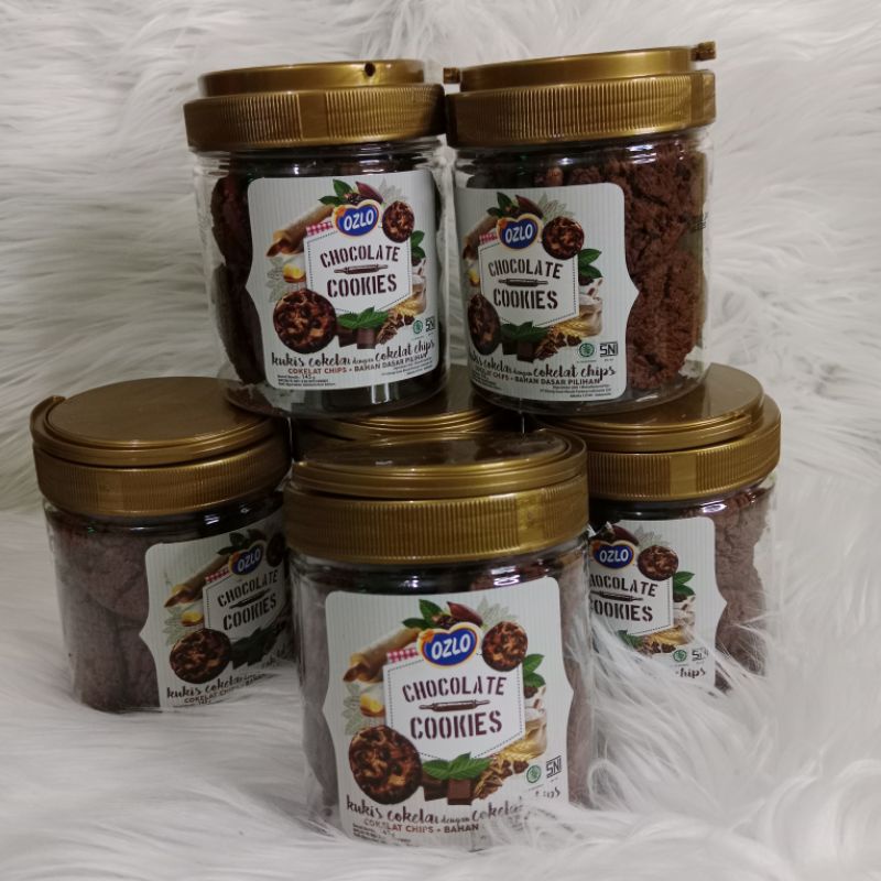 

OZLO Chocolate Cookies dengan Cokelat Chpis 145gr