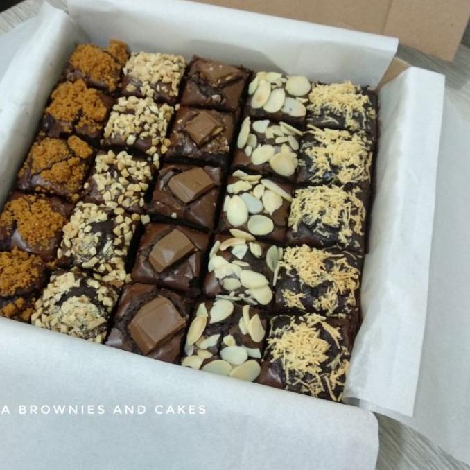 

✳ Brownies Panggang size 20x20 cm / Fudgy brownies sekat 25 slices ➾