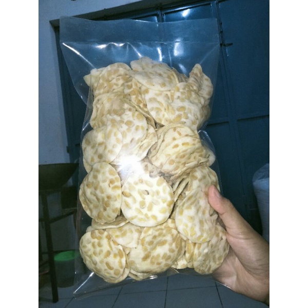 

KRIPIK TEMPE SAGU 200GRAM