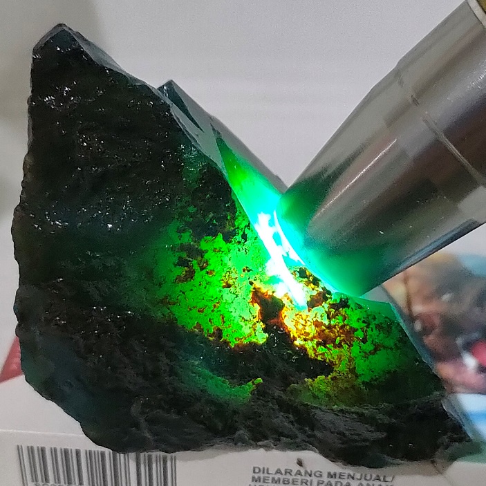 natural batu bacan doko majiko super HQ full kristal, dikirim sesuai foto, kode94