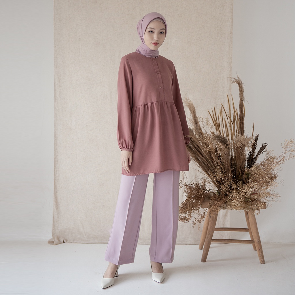 Naura by Aska Label - Atasan basic wanita blouse warna putih offwhite, biru navy, ungu lilac, abu taupe, dusty pink raspberry dengan tangan kerut dan kancing depan busui friendly