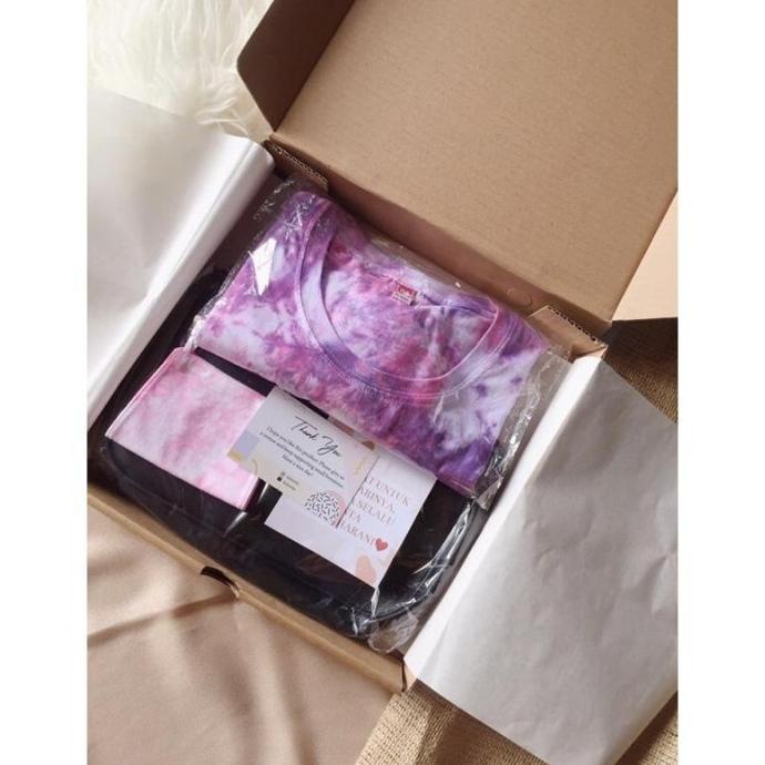 

TAS HAMPERS GIFT BOX/KADO/HAMPERS KAOS TIE DYE + TAS VINTAGE + FREE MASKER TIE DYE EL09I09A82L