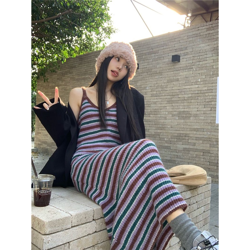 Red kumikumi design sense V-neck striped suspender skirt retro knit dress long skirt female autumn and winter temperamen skirt