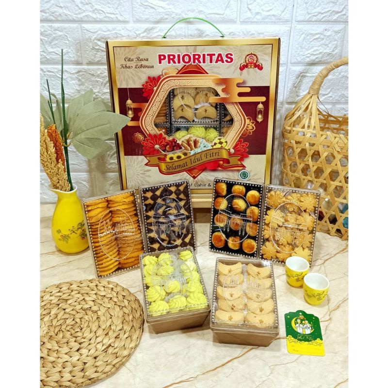 

PAKET KUE LEBARAN LARIS MANIS PRITAS