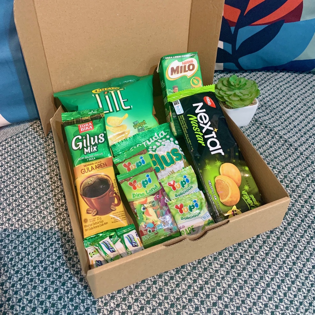 

Snack Box Gift Hampers | Snack Parcel Idul Fitri | Kado Ulang Tahun | Kado Anniversary