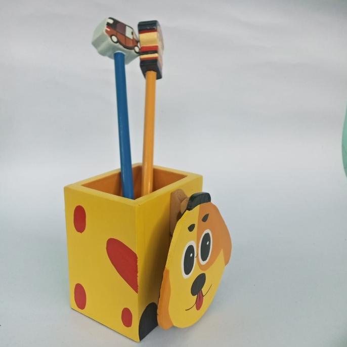 

KOTAK TEMPAT PENSIL KAYU DESK ORGANIZER ANJING MELET 6X8 CM