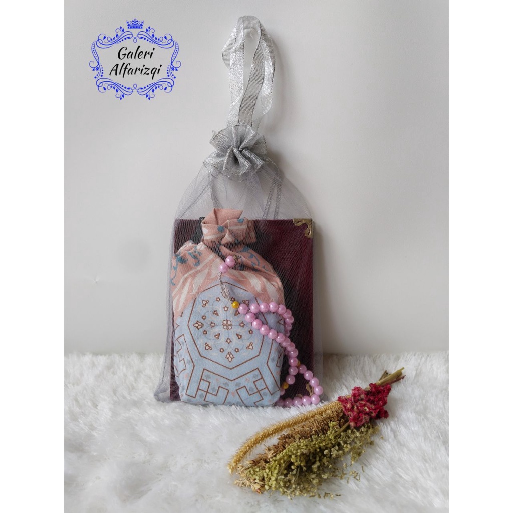 

Kantong Tas Sarung Tile Serut Untuk Souvenir Buku Yasin Tasbih Dan Sajadah Travelling Tipis