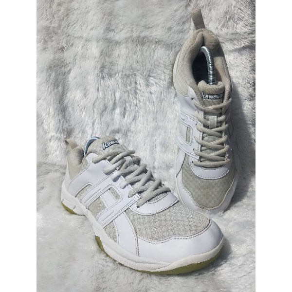 Sepatu Badminton kawasaki K-073 dan Yonex Power Cushion 101