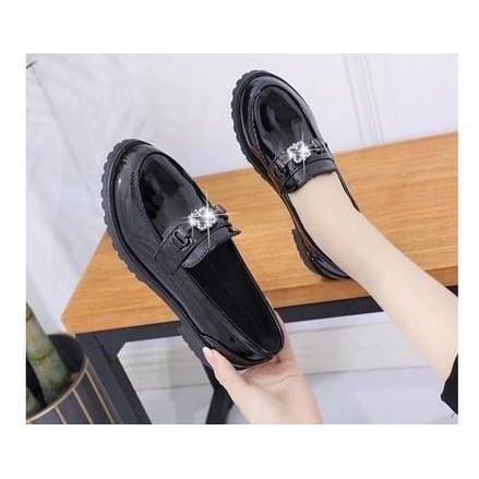 SEPATU LOAFERS DOCMART KOTAK MUTIARA PRILLY IMPOR DM 066