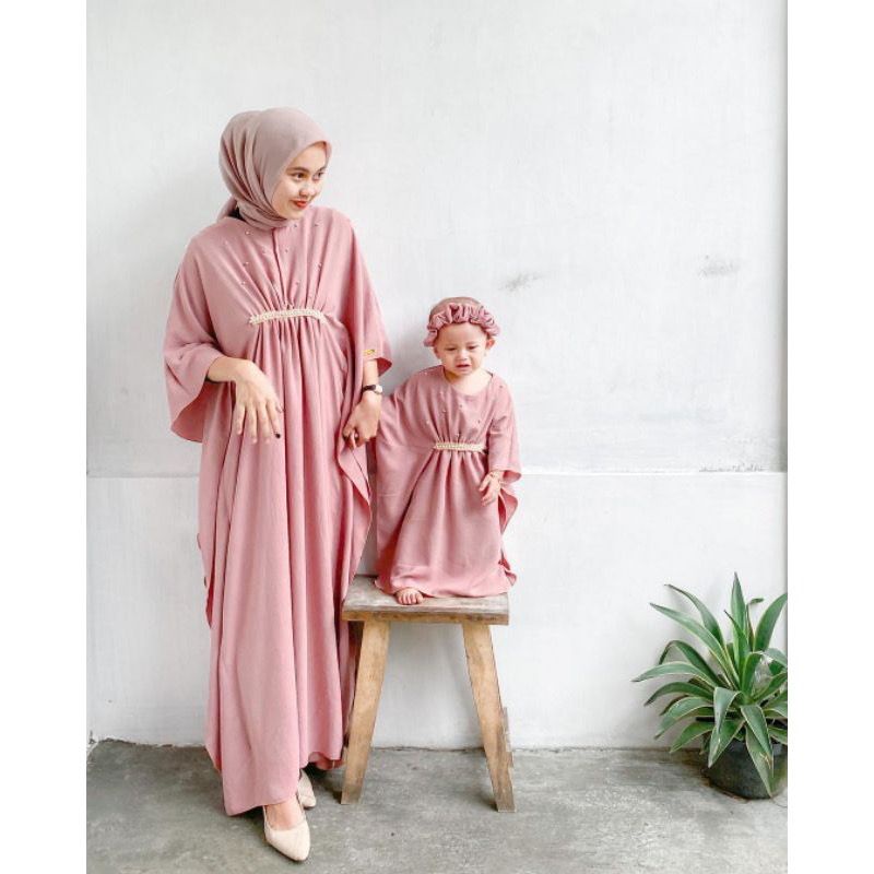 Kaftan Crinkle Couple Ibu dan Anak Kaftan Mutiara Crinkle Airflow Terbaru Lebaran 2023