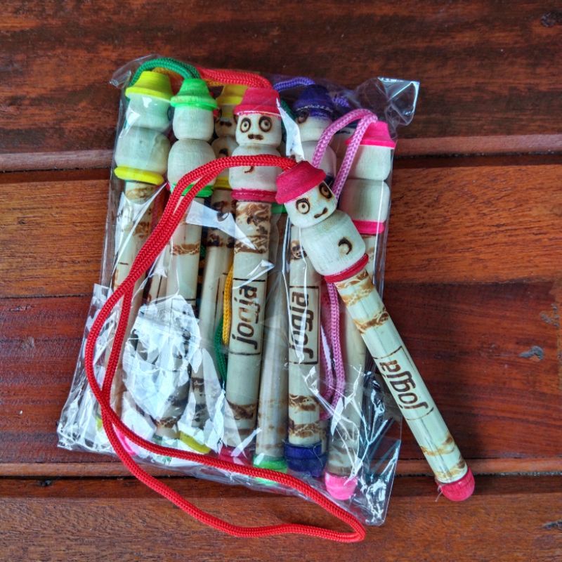 

Paket Souvenir isi 10 pcs pulpen unik bambu motif Jogja Souvenir Malioboro oleh oleh khas Yogyakarta