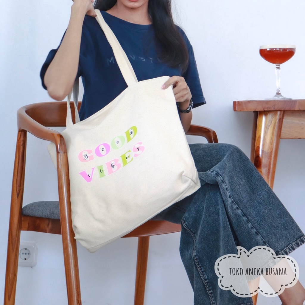 Tote Bag Wanita Kanvas Aesthetic Bahan Premium / Tas Totebag Kuliah Penutup Resleting MTFGV