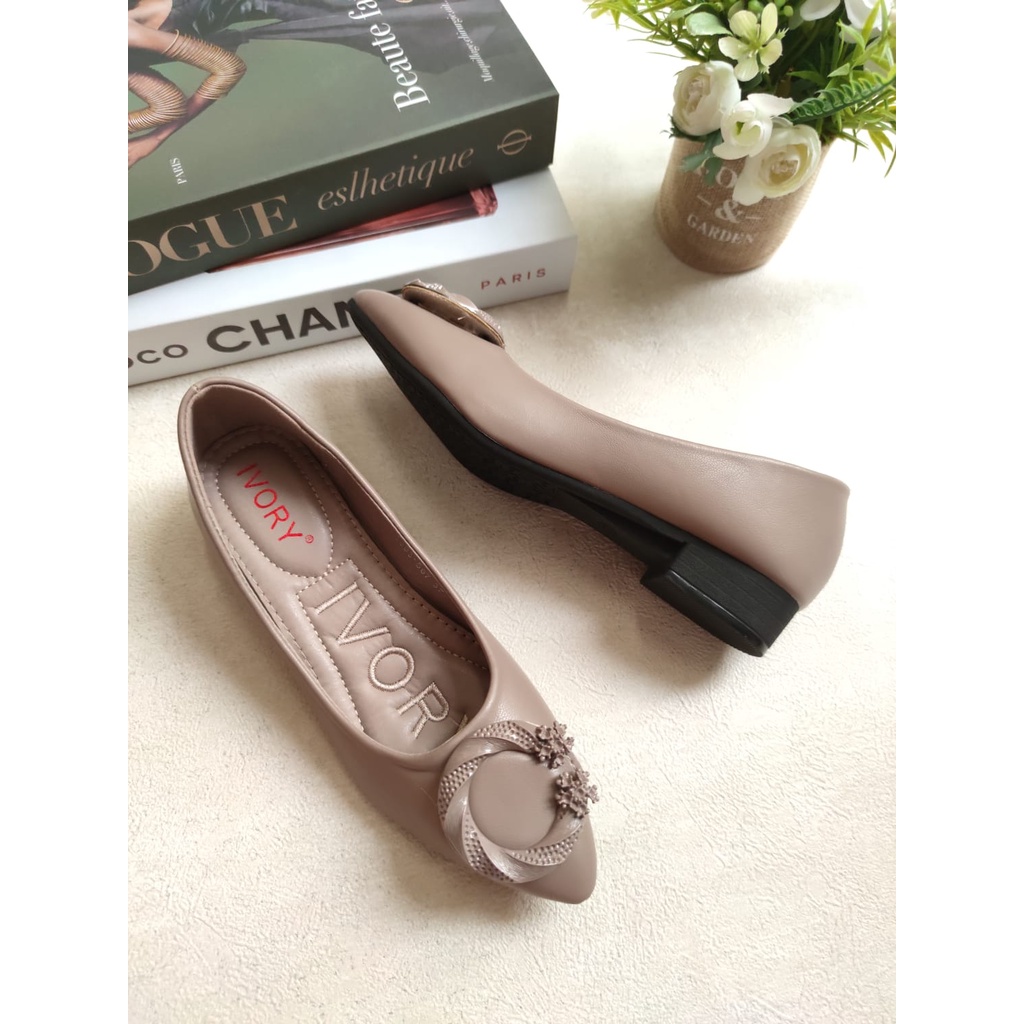 IVORY Sepatu Flat Wanita Fashion T383-567