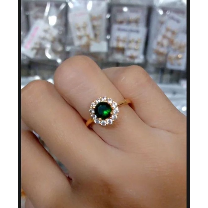 Cincin permata hijau titanium lapis emas