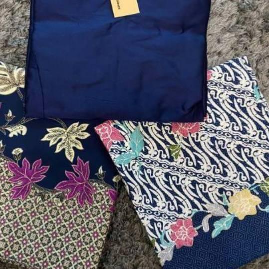 ➼ SET BAJU KURUNG IRIANA ➯