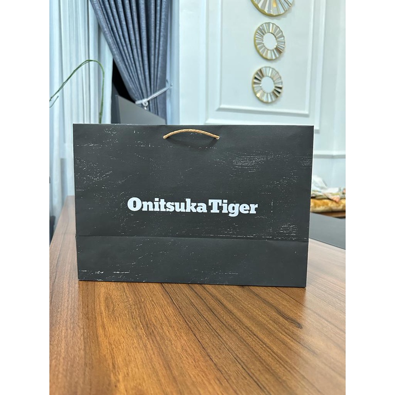 

PAPERBAG ONITSUKA HITAM