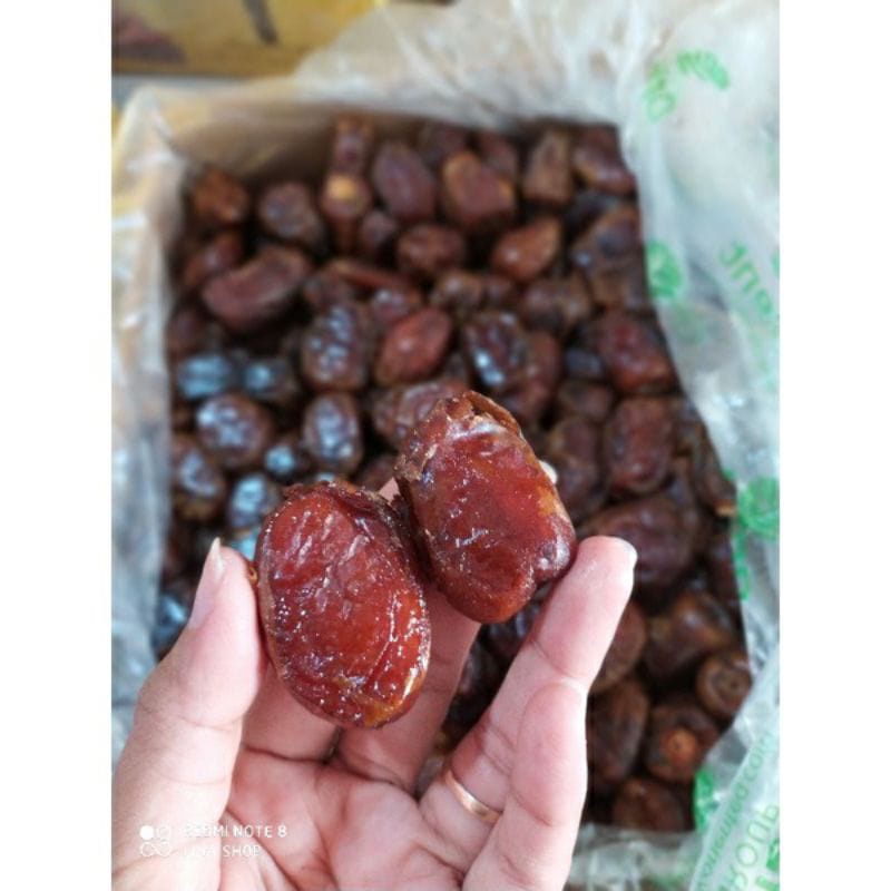 

Kurma Madu Mesir1kg/kurma mesir/gizza dates/golden valley/el rowad