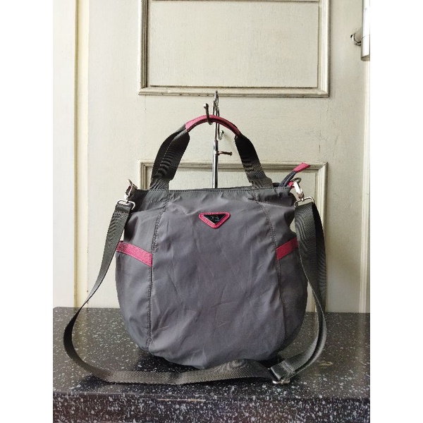 TAS SLING NYLON ALA PRADA WANITA SECOND IMPORT / TAS SELEMPANG NYLON WANITA IMPORT