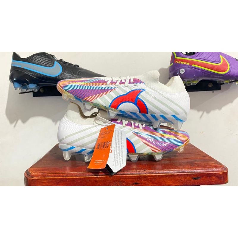 sepatu bola ortuseight catalist glitch fg (free kaos kaki+rompi)