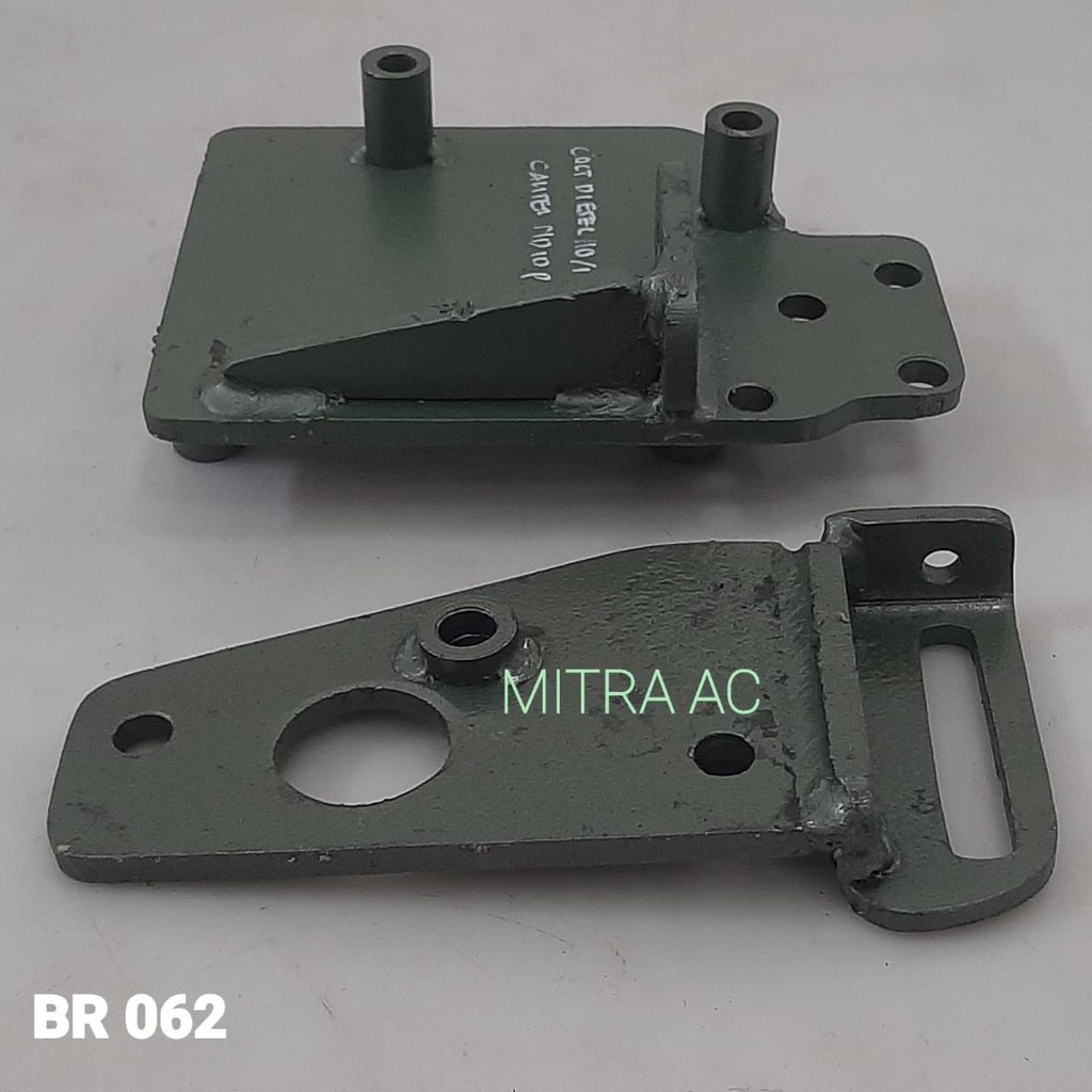 BRAKET COMPRESSOR AC MOBIL UNTUK MOBIL COLT D PS 110/125 CANTER