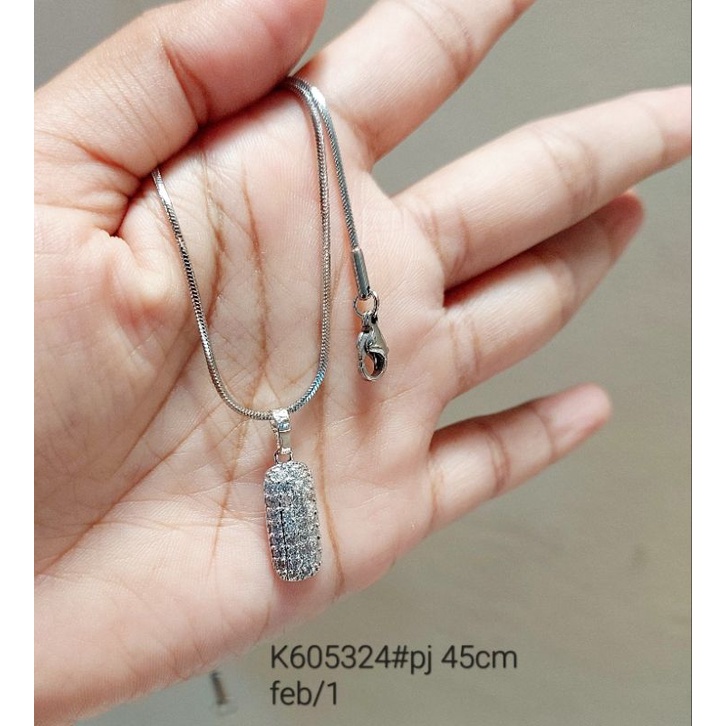 kalung liontin mata panjang silver/putih