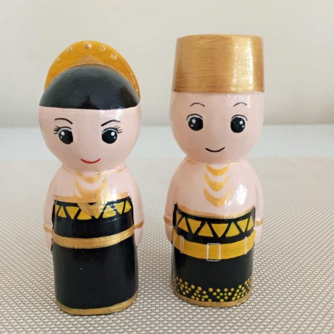 Aneka Boneka kayu Lucu Baju adat