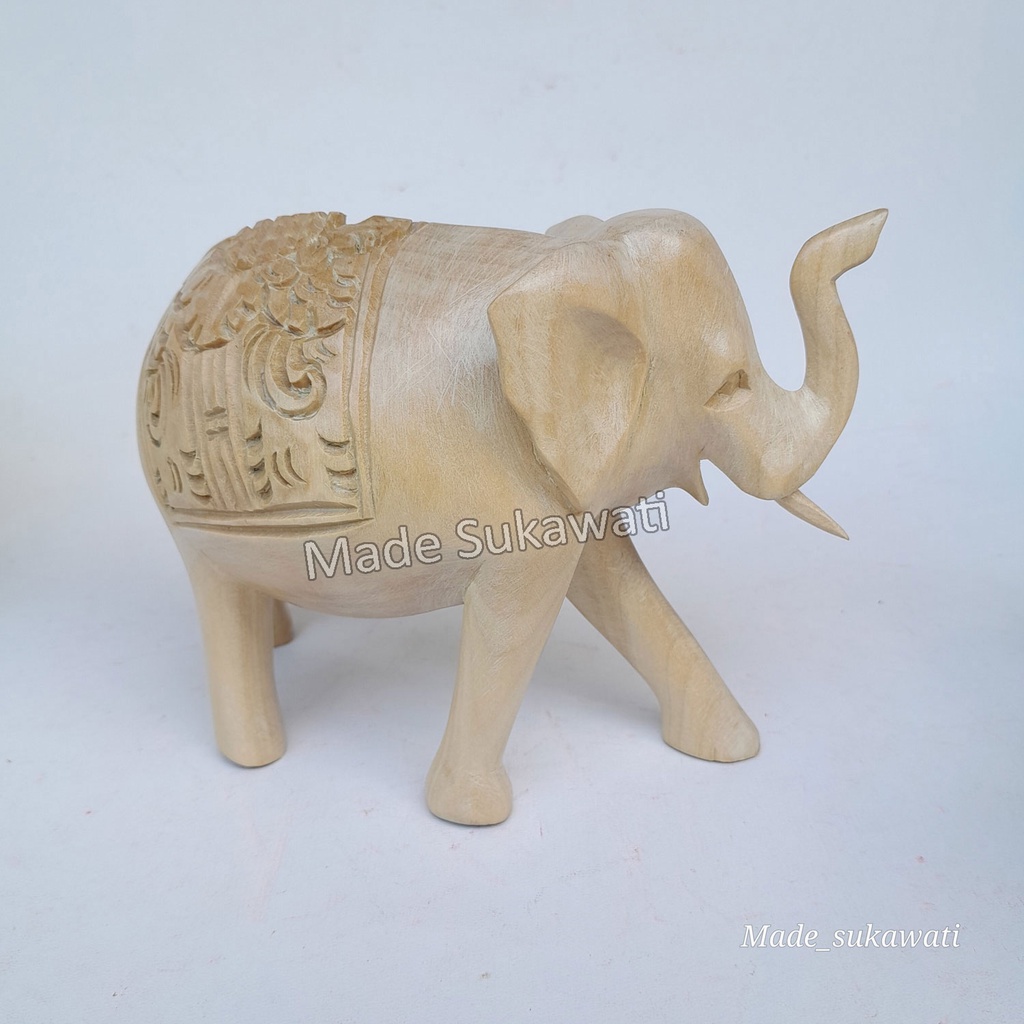 Patung kayu gajah berjalan Panjang 20cm tinggi 15cm kerajinan tangan ukiran handmade bali