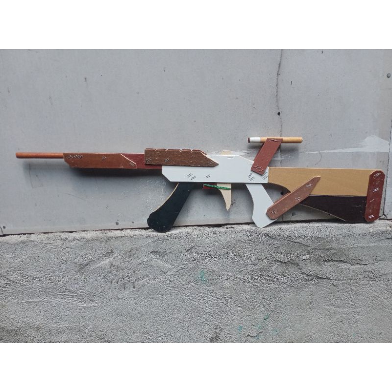 mainan tembakan kayu peluru karet model aka47
