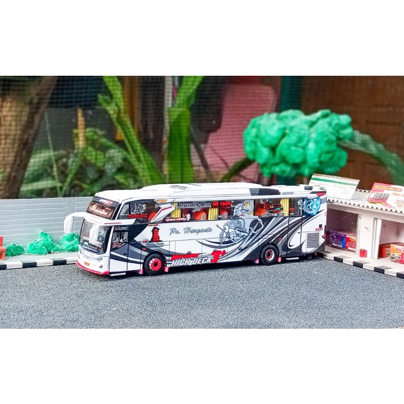 Miniatur Bus PO HARYANTO " PARADISE " Full Interior + Ban resin skala 1:50