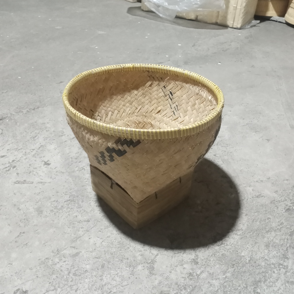 bakul atau wadah nasi dari bambu