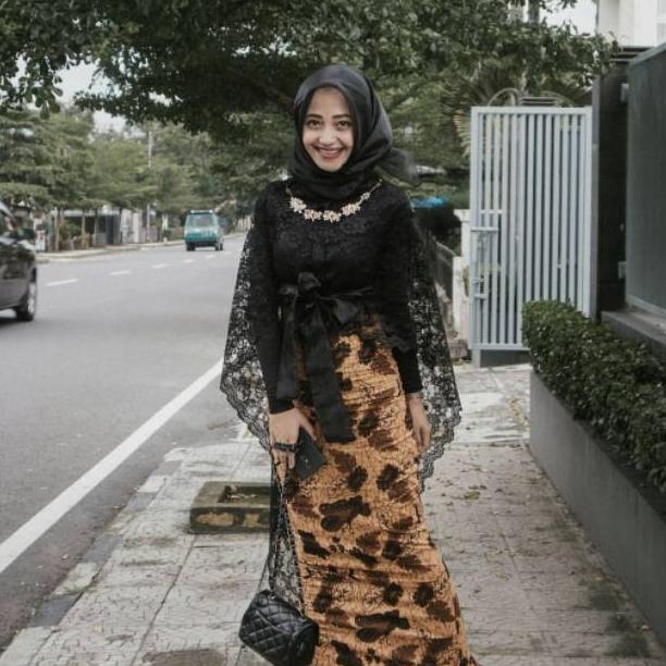 TERLARIS READY STOK Long Cape / Cape Panjang Brokat Brukat Wisuda / Kondangan