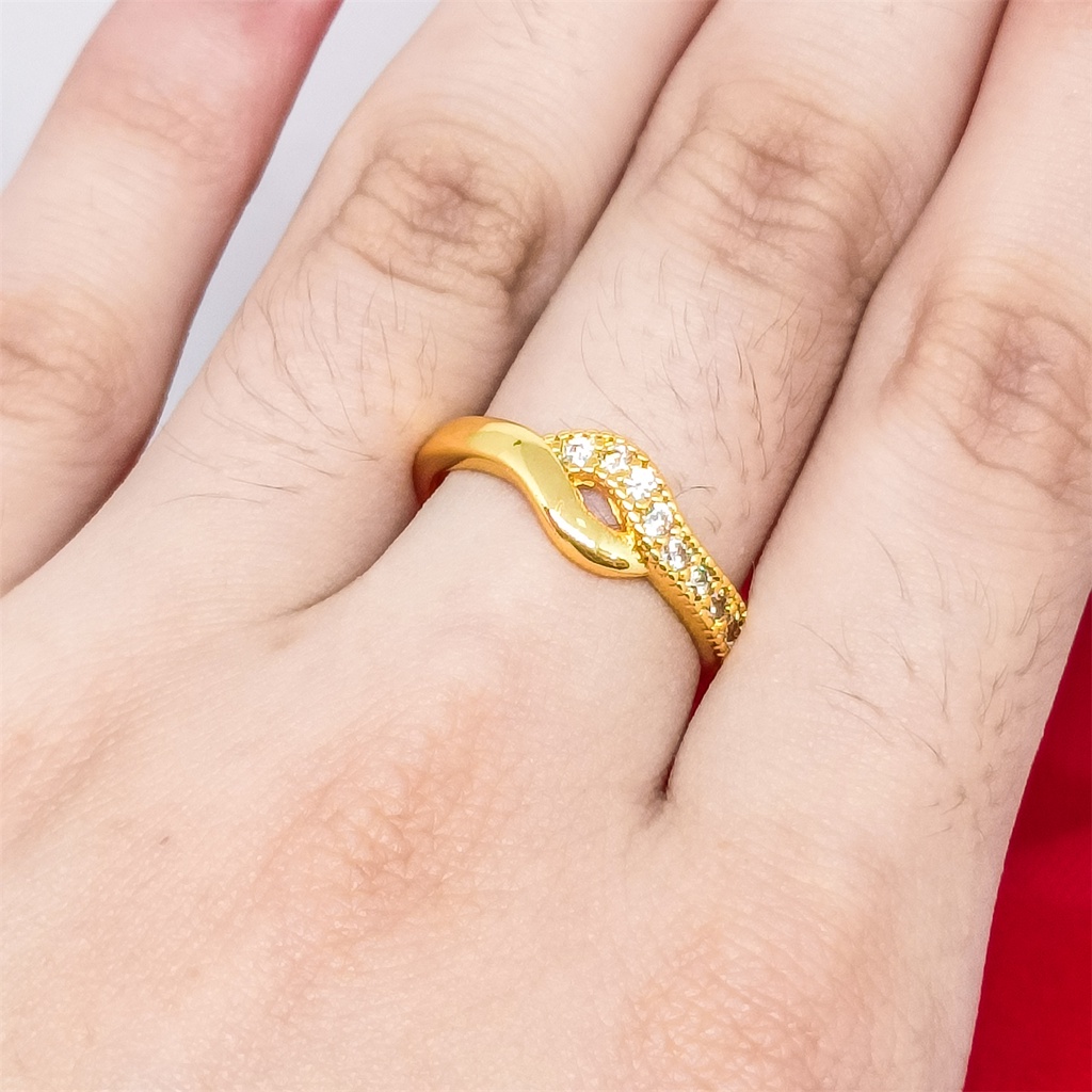 Cincin Titanium Wanita Emas Muda Anti Karat Asli Gold Emas Couple Dewasa Dan Luntur Logam Asesoris Jewelry