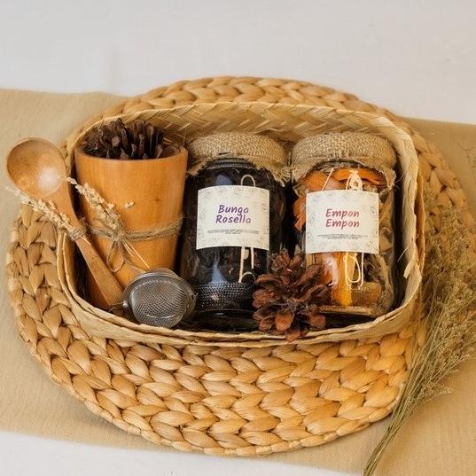 

Ajeng / Hampers Wedangan / Hampers Minuman / Hampers Lebaran / Hampers Storlinida