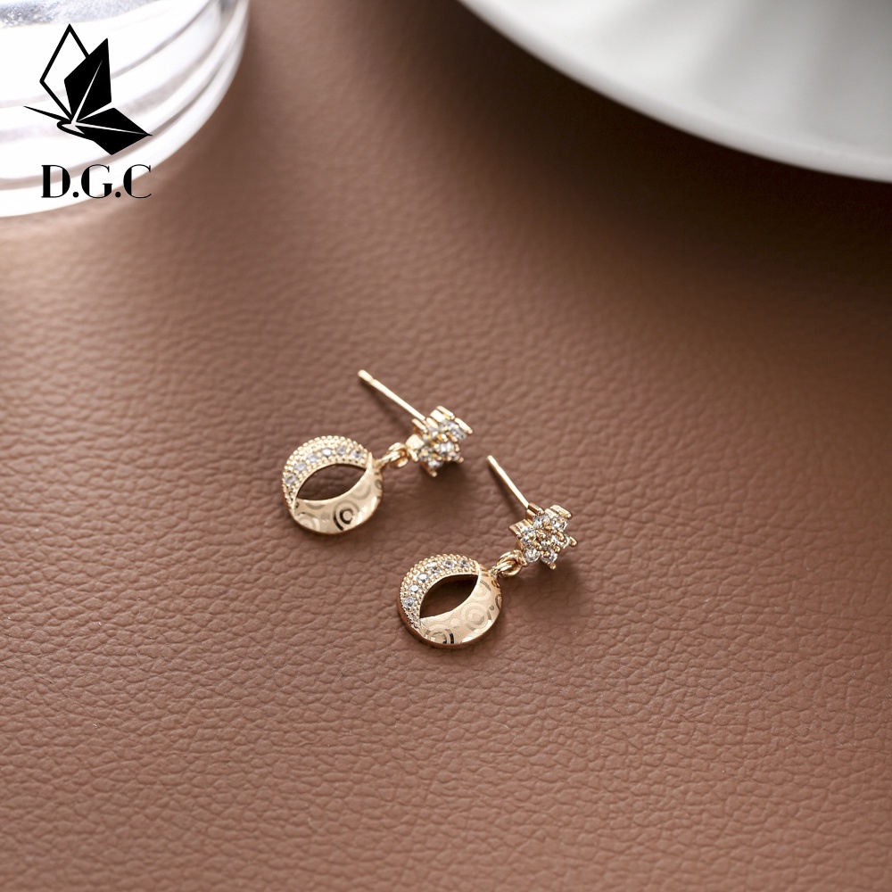 D.G.C✨Anting Titanium Wanita Anti Karat Terbaru 2023 Korean Style Bunga Anting Emas Berlian Liontin Anti Luntur Aksesoris Hijab Perhiasan Anting Dewasa Murah D303