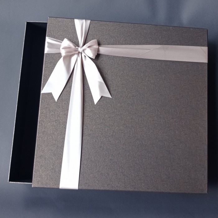 

⭐BISA COD⭐ Kotak Kado/Gift Box Ukuran 35x30x15