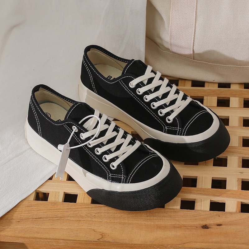 Sepatu Sneakers Wanita Sport Shoes Hitam Cream