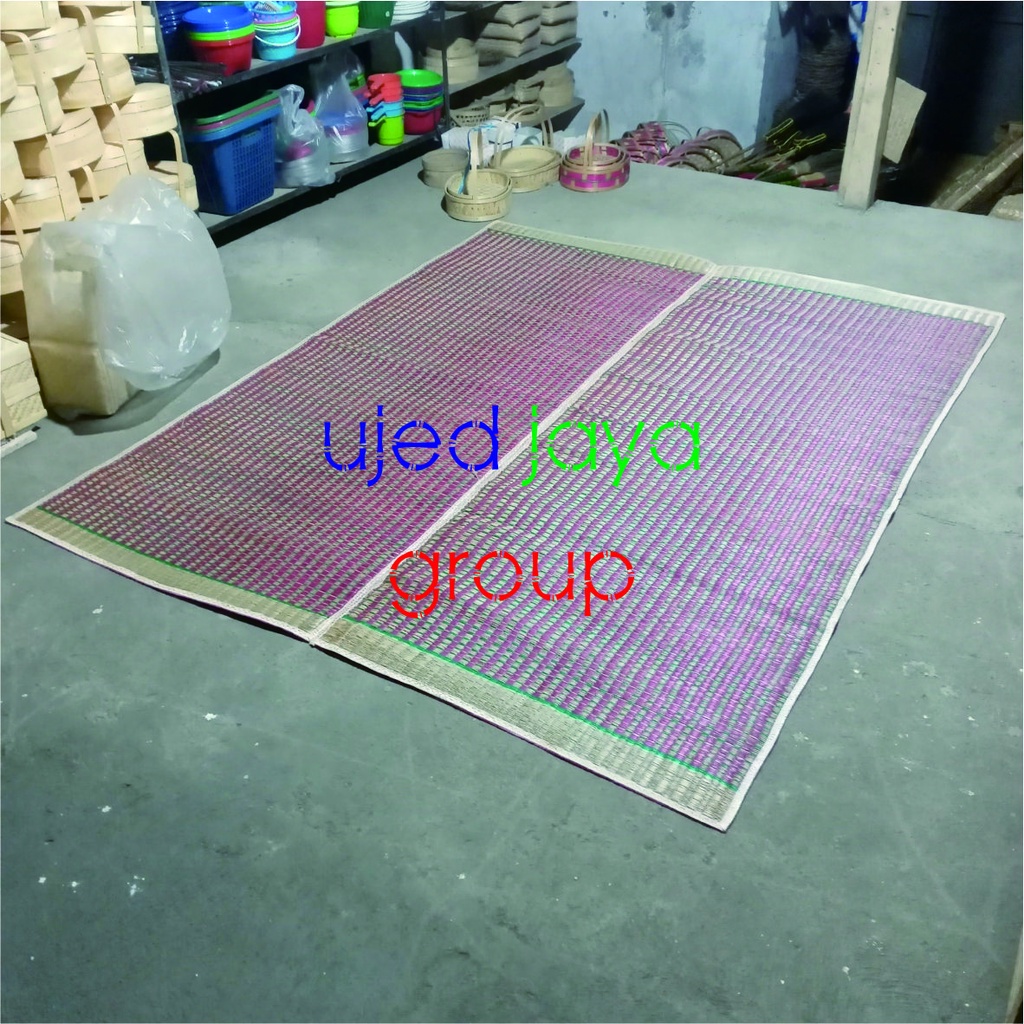 samak atau alas duduk dari anyaman mendong khas tasikmalaya